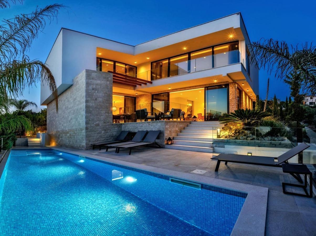 Luxury Beachfront Raquel With Private Pool & Gym At Solta, Croatia Necujam